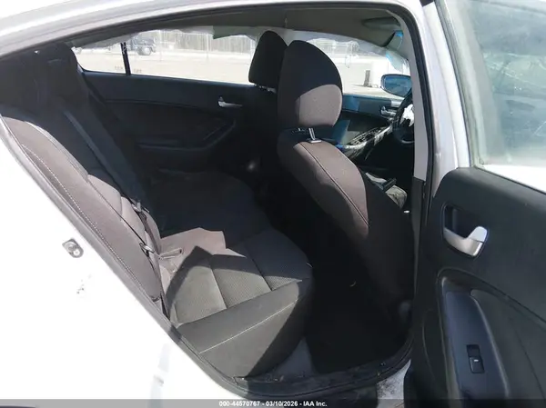 3KPFK4A70HE029198 2017 KIA FORTE - Image 8