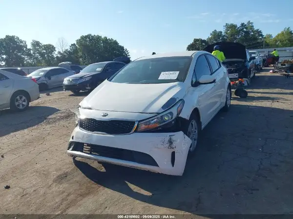 3KPFK4A70HE029203 2017 KIA FORTE - Image 2