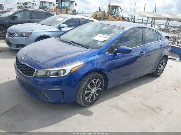 3KPFK4A70HE030738 2017 KIA FORTE - Image 2