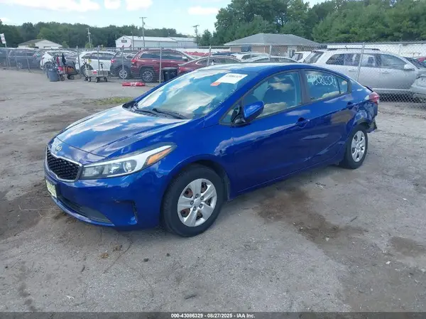 3KPFK4A70HE031386 2017 KIA FORTE - Image 2