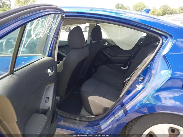 3KPFK4A70HE031386 2017 KIA FORTE - Image 8