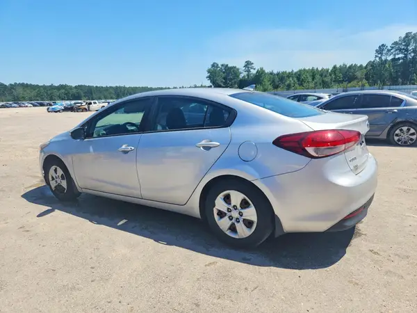 3KPFK4A70HE031520 2017 KIA FORTE - Image 2