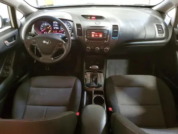 3KPFK4A70HE032392 2017 KIA FORTE - Image 8