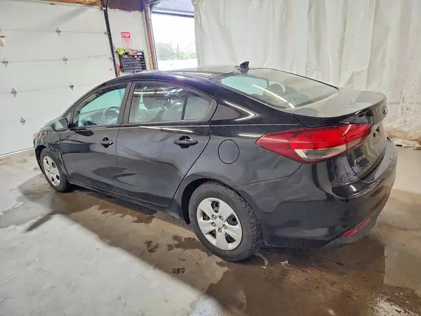 3KPFK4A70HE032411 2017 KIA FORTE - Image 2