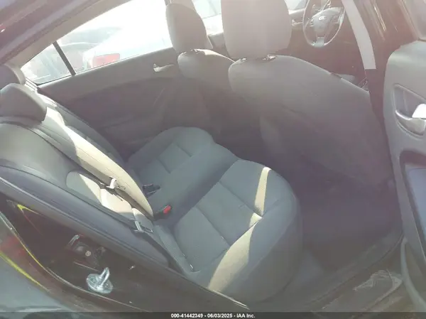 3KPFK4A70HE032926 2017 KIA FORTE - Image 8