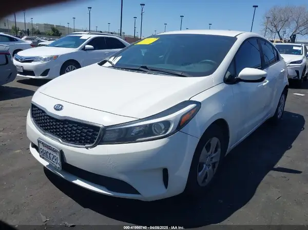 3KPFK4A70HE033042 2017 KIA FORTE - Image 2