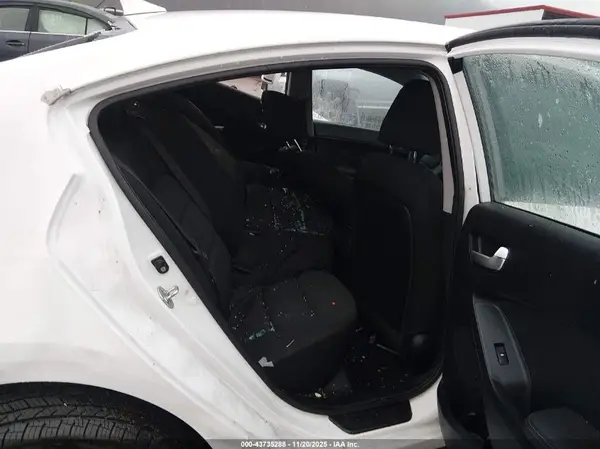 3KPFK4A70HE033588 2017 KIA FORTE - Image 8