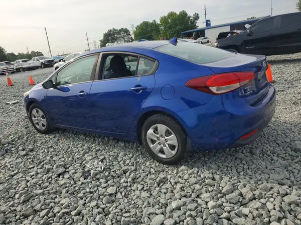 3KPFK4A70HE033607 2017 KIA FORTE - Image 2