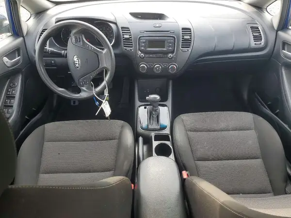 3KPFK4A70HE033607 2017 KIA FORTE - Image 8