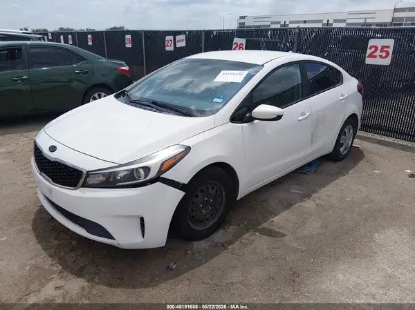 3KPFK4A70HE035812 2017 KIA FORTE - Image 2