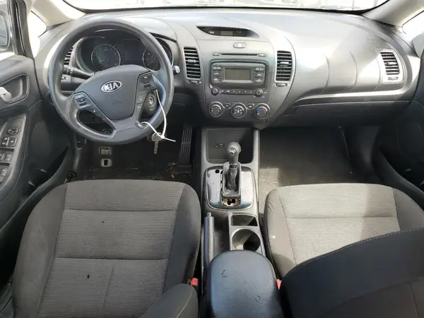 3KPFK4A70HE037012 2017 KIA FORTE - Image 8