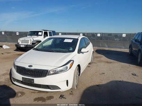 3KPFK4A70HE037382 2017 KIA FORTE - Image 2