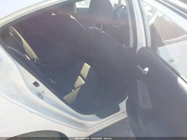 3KPFK4A70HE037382 2017 KIA FORTE - Image 8