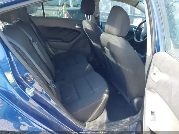 3KPFK4A70HE038628 2017 KIA FORTE - Image 8