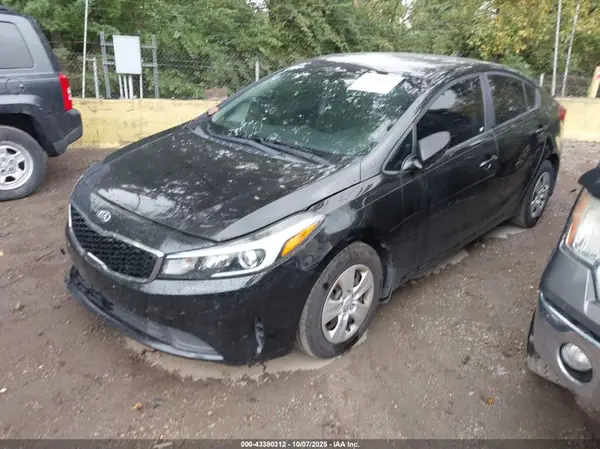 3KPFK4A70HE040198 2017 KIA FORTE - Image 2