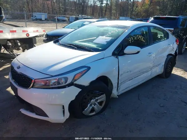 3KPFK4A70HE040282 2017 KIA FORTE - Image 2