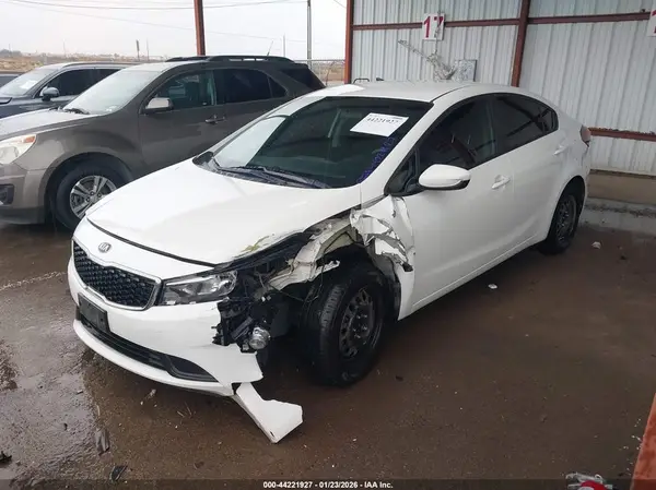 3KPFK4A70HE040900 2017 KIA FORTE - Image 2