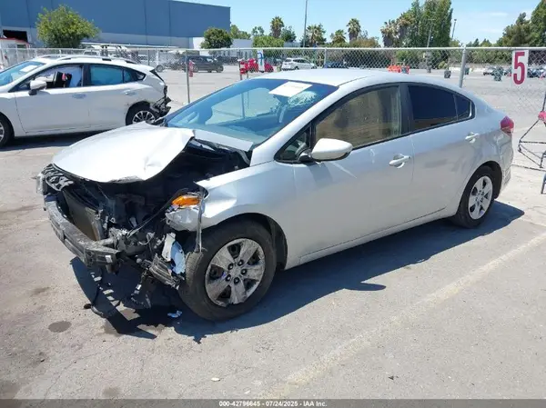 3KPFK4A70HE041190 2017 KIA FORTE - Image 2