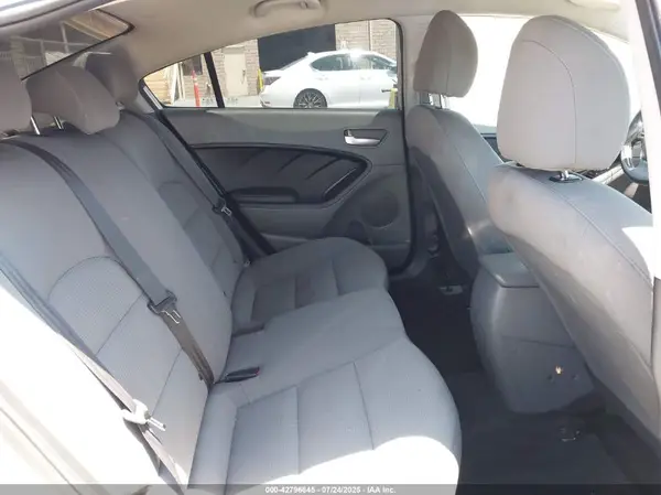 3KPFK4A70HE041190 2017 KIA FORTE - Image 8