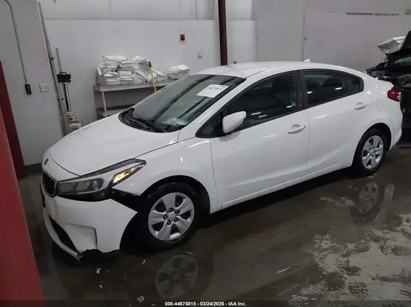 3KPFK4A70HE042310 2017 KIA FORTE - Image 2