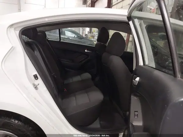 3KPFK4A70HE042310 2017 KIA FORTE - Image 8