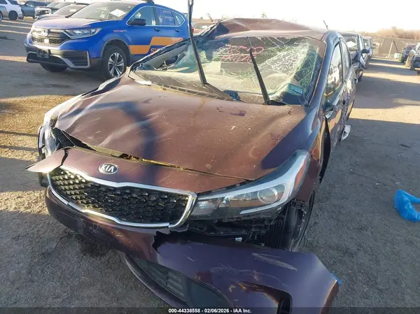 3KPFK4A70HE042534 2017 KIA FORTE - Image 2