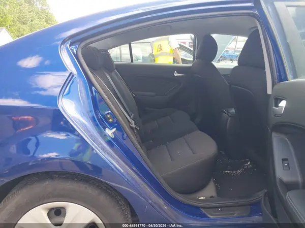 3KPFK4A70HE044400 2017 KIA FORTE - Image 8