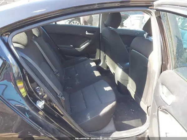3KPFK4A70HE044784 2017 KIA FORTE - Image 8