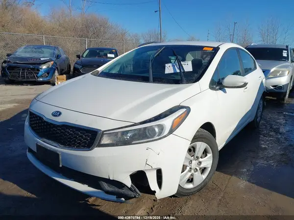 3KPFK4A70HE046793 2017 KIA FORTE - Image 2