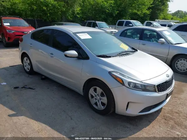 3KPFK4A70HE049015 2017 KIA FORTE - Image 1