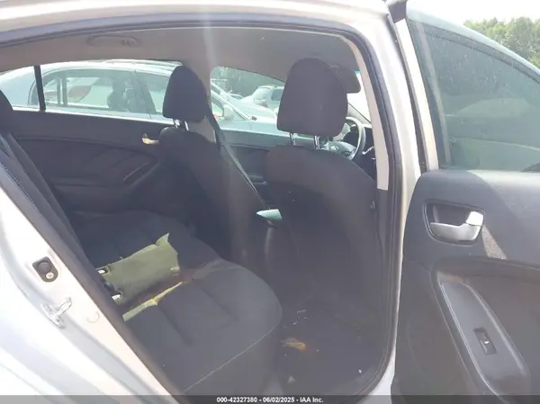 3KPFK4A70HE049015 2017 KIA FORTE - Image 8