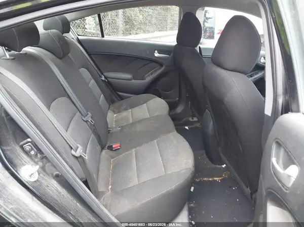 3KPFK4A70HE049127 2017 KIA FORTE - Image 8