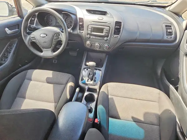 3KPFK4A70HE049550 2017 KIA FORTE - Image 8