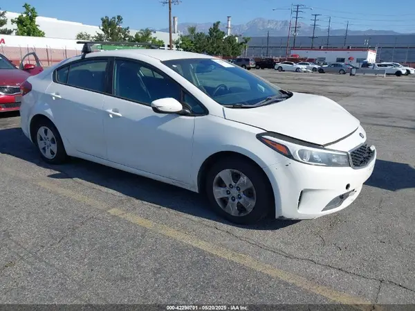 3KPFK4A70HE050732 2017 KIA FORTE - Image 1