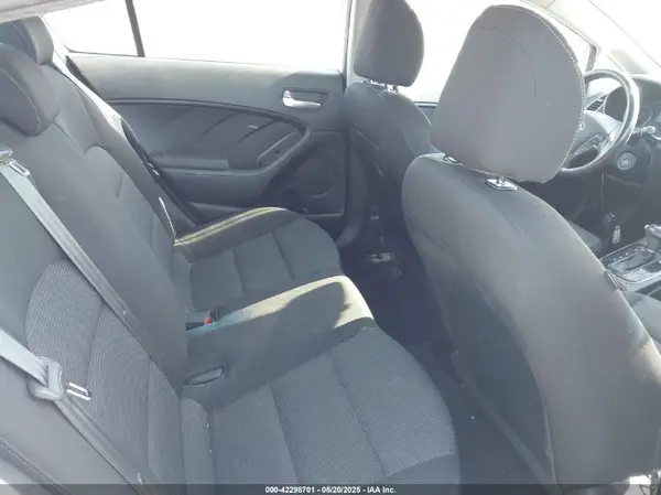 3KPFK4A70HE050732 2017 KIA FORTE - Image 8