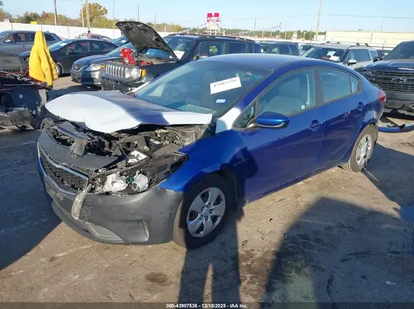 3KPFK4A70HE051346 2017 KIA FORTE - Image 2