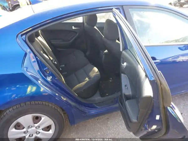 3KPFK4A70HE051346 2017 KIA FORTE - Image 8