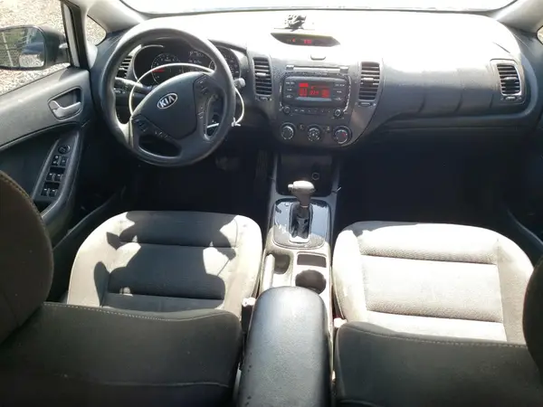 3KPFK4A70HE052318 2017 KIA FORTE - Image 8