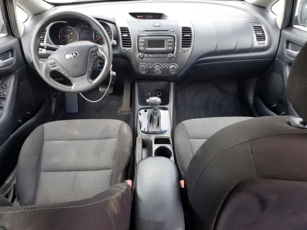 3KPFK4A70HE052447 2017 KIA FORTE - Image 8