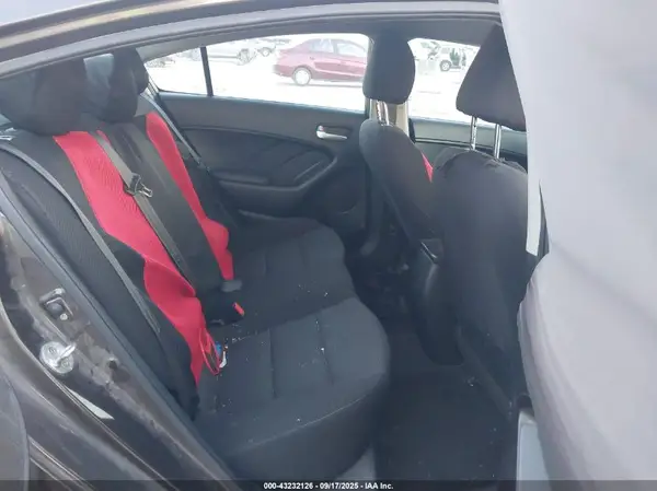 3KPFK4A70HE053775 2017 KIA FORTE - Image 8