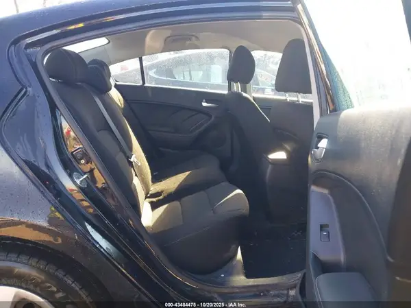 3KPFK4A70HE055140 2017 KIA FORTE - Image 8