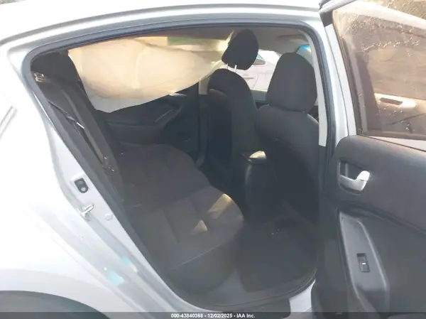 3KPFK4A70HE055249 2017 KIA FORTE - Image 8