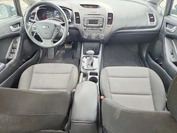 3KPFK4A70HE055610 2017 KIA FORTE - Image 8