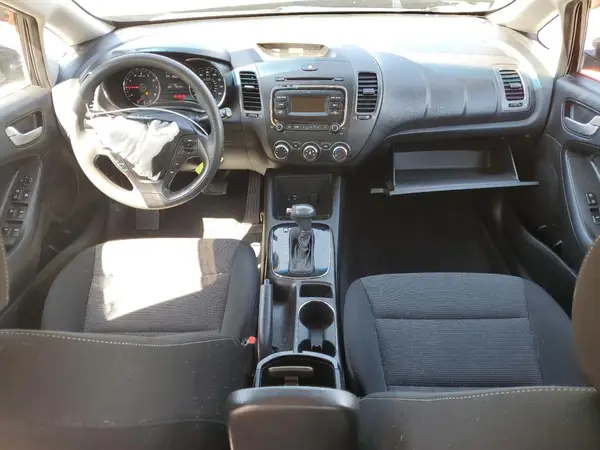 3KPFK4A70HE055901 2017 KIA FORTE - Image 8