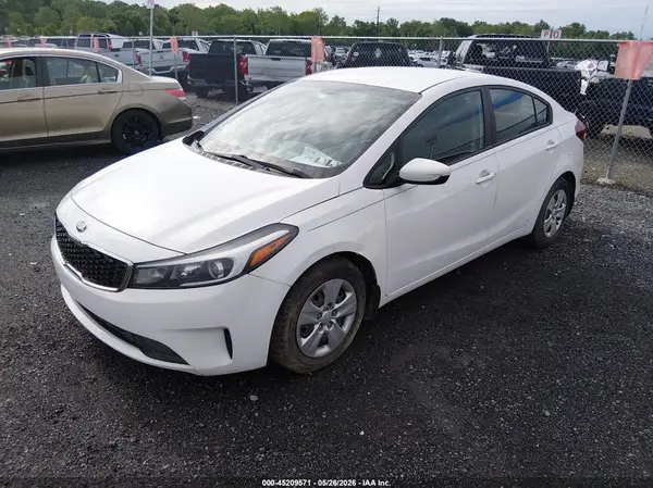 3KPFK4A70HE057311 2017 KIA FORTE - Image 2