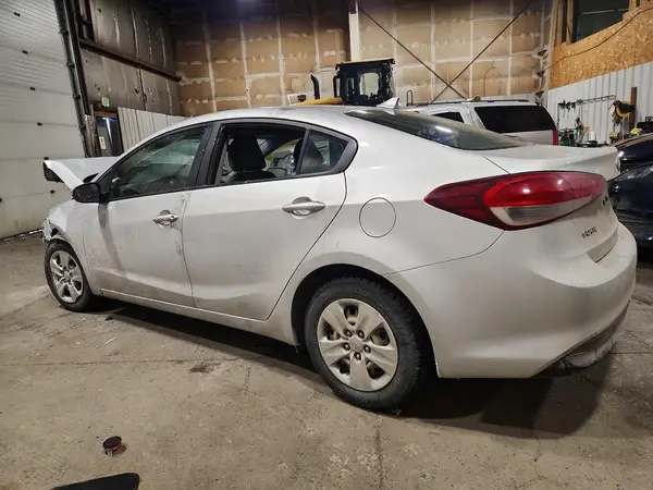 3KPFK4A70HE058121 2017 KIA FORTE - Image 2