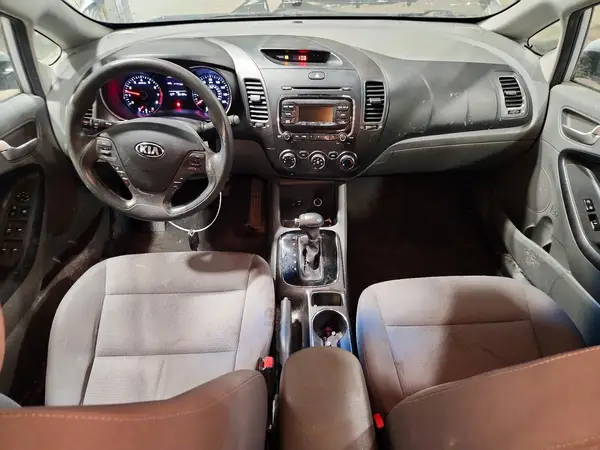 3KPFK4A70HE058121 2017 KIA FORTE - Image 8
