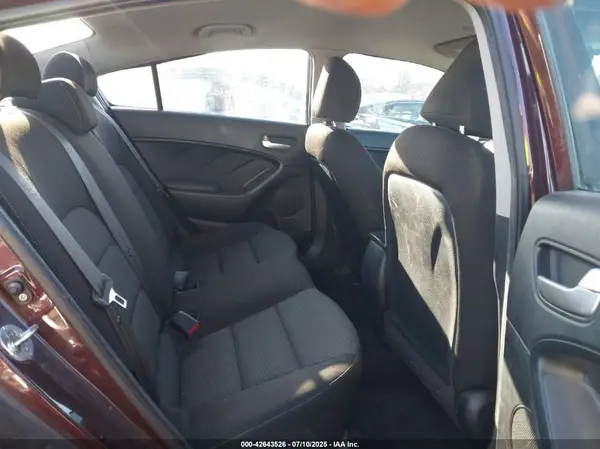 3KPFK4A70HE058474 2017 KIA FORTE - Image 8