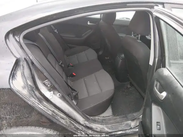 3KPFK4A70HE058913 2017 KIA FORTE - Image 8