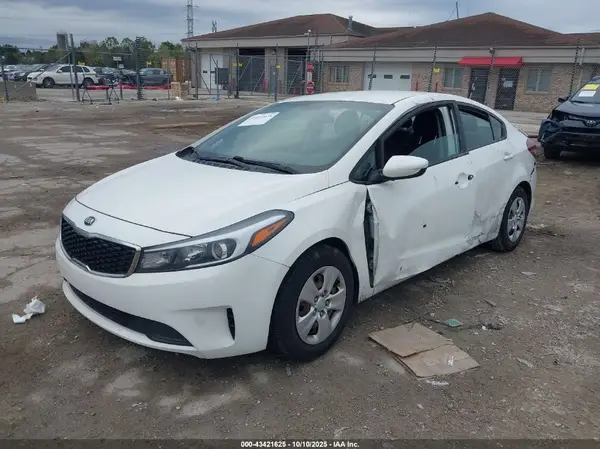 3KPFK4A70HE063092 2017 KIA FORTE - Image 2